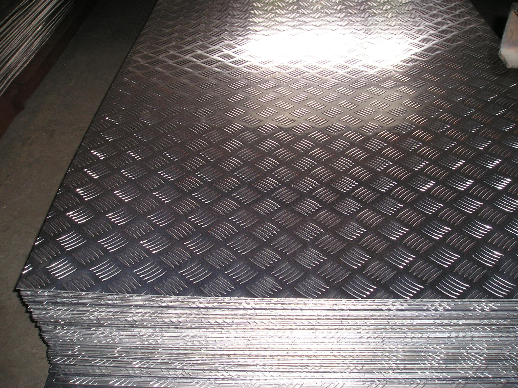 Feuille d'aluminium antidérapante plate